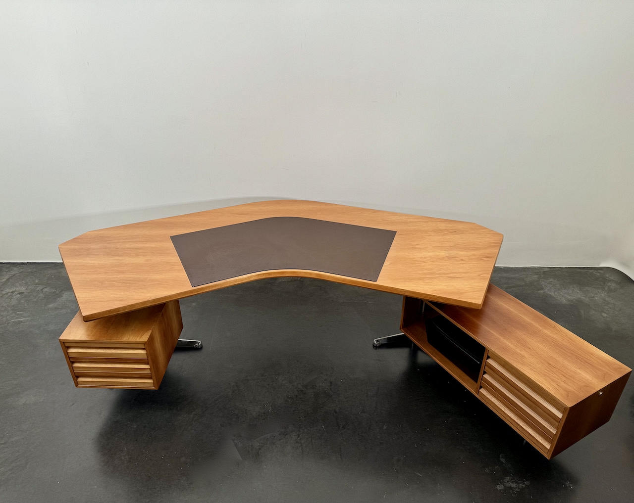 Executive desk by Osvaldo Borsani